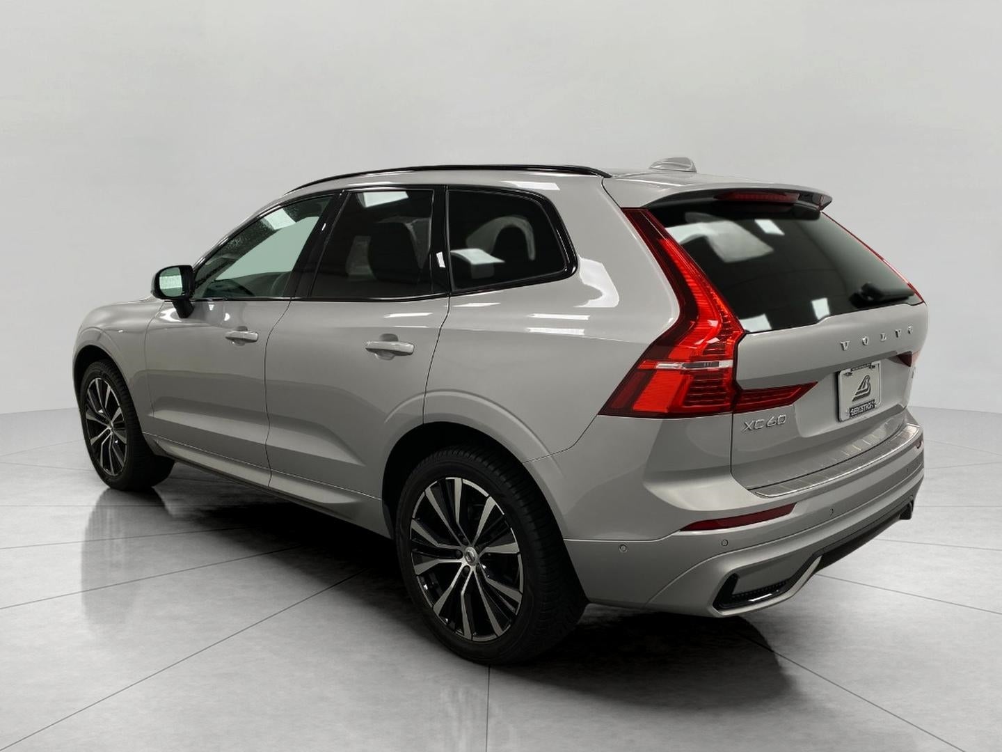 2024 Volvo XC60 B5 AWD Plus Dark Theme