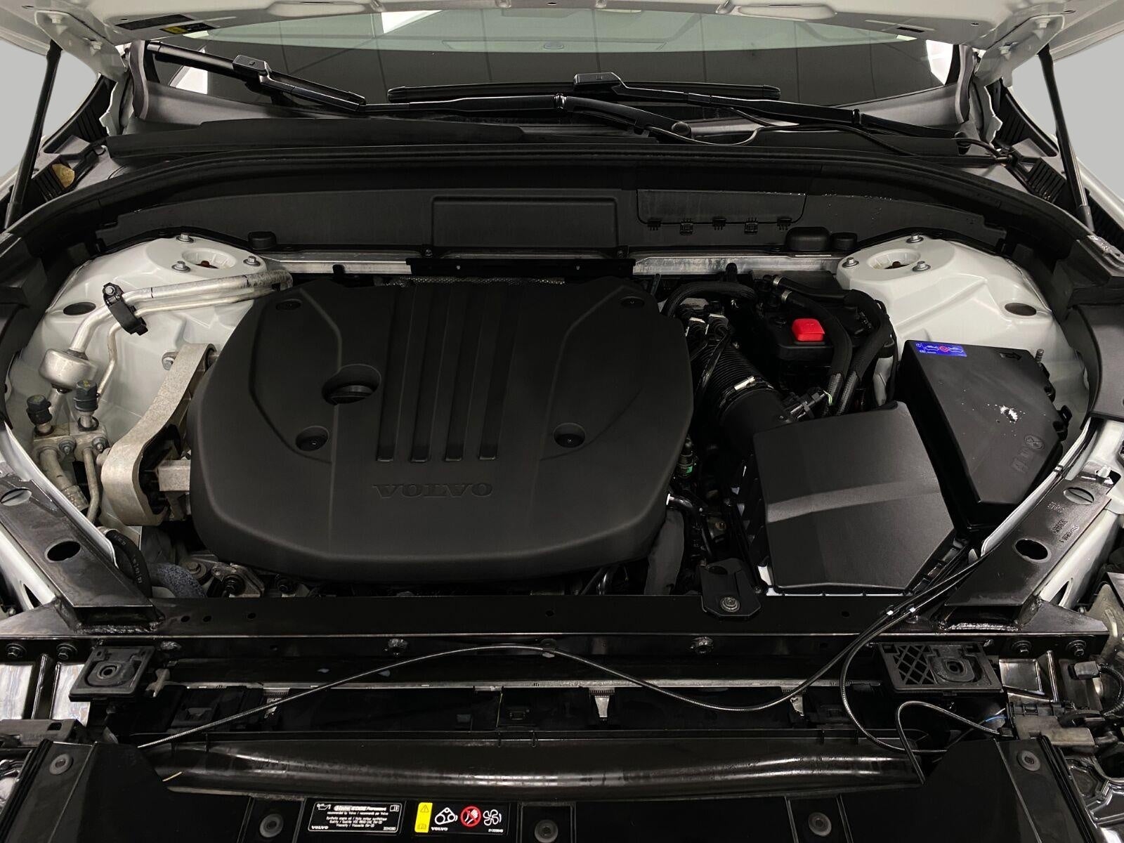 2023 Volvo XC60 B5 AWD Plus Dark Theme