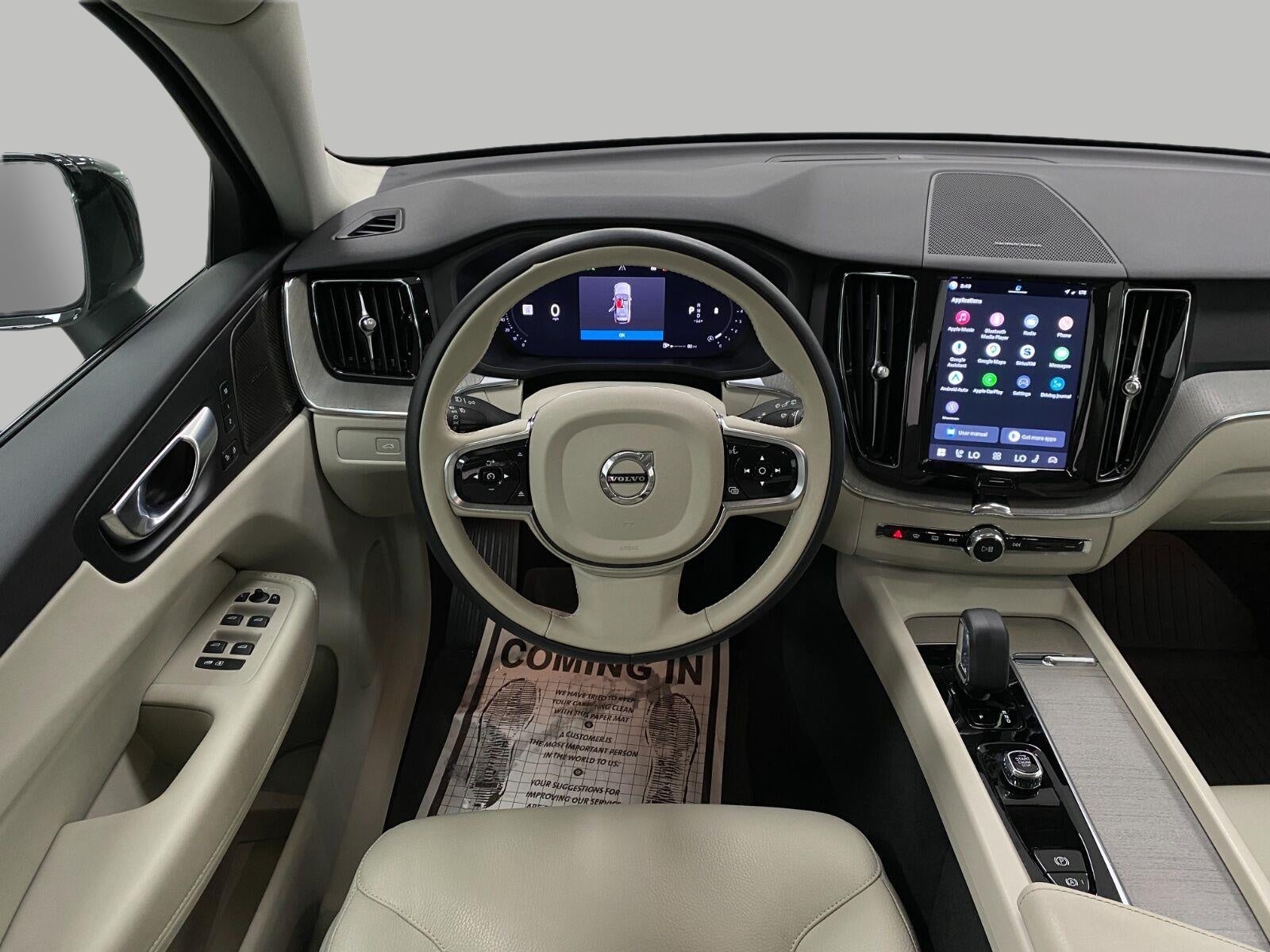 2023 Volvo XC60 B5 AWD Plus Dark Theme