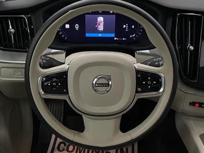 2023 Volvo XC60 B5 AWD Plus Dark Theme