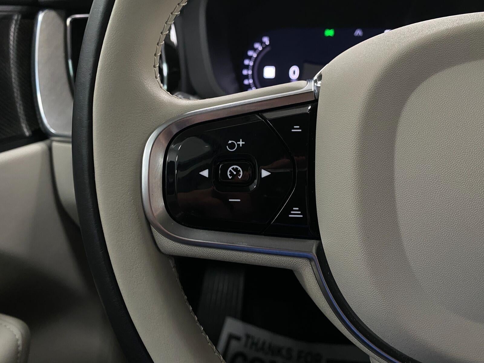 2023 Volvo XC60 B5 AWD Plus Dark Theme