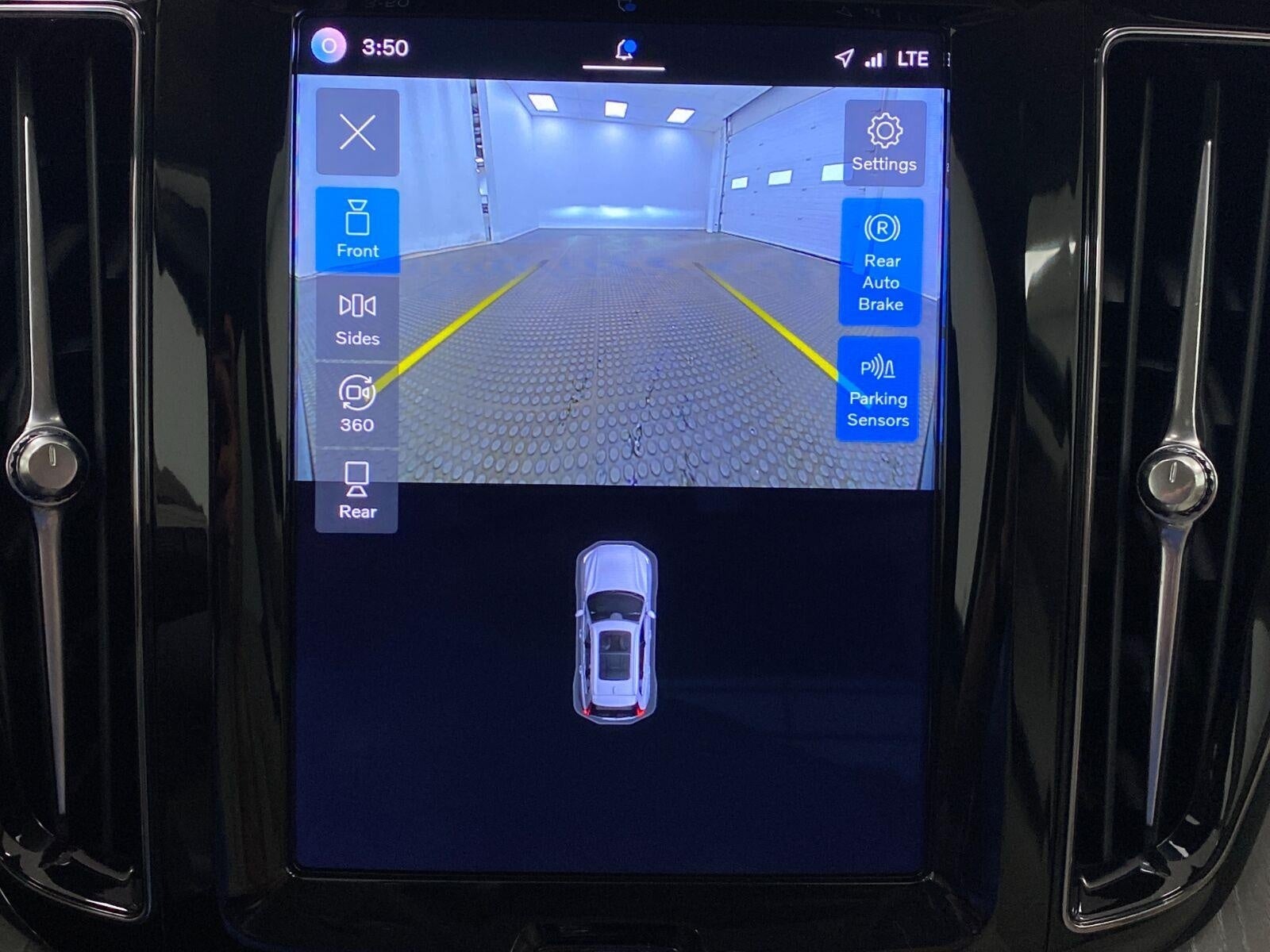 2023 Volvo XC60 B5 AWD Plus Dark Theme