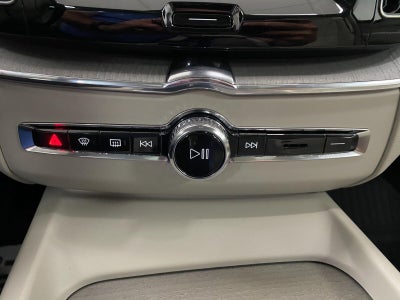2023 Volvo XC60 B5 AWD Plus Dark Theme