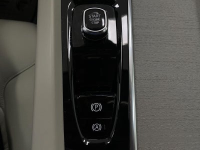 2023 Volvo XC60 B5 AWD Plus Dark Theme