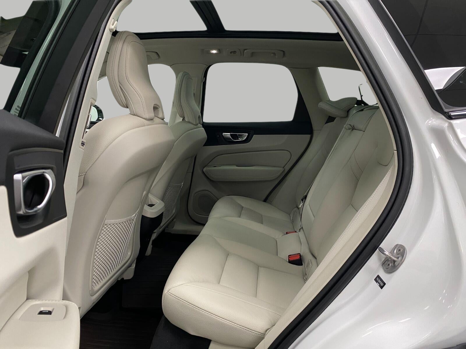 2023 Volvo XC60 B5 AWD Plus Dark Theme
