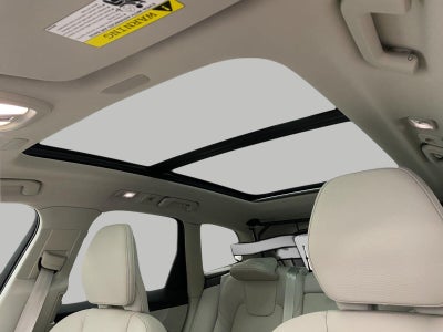 2023 Volvo XC60 B5 AWD Plus Dark Theme
