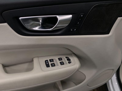 2023 Volvo XC60 B5 AWD Plus Dark Theme