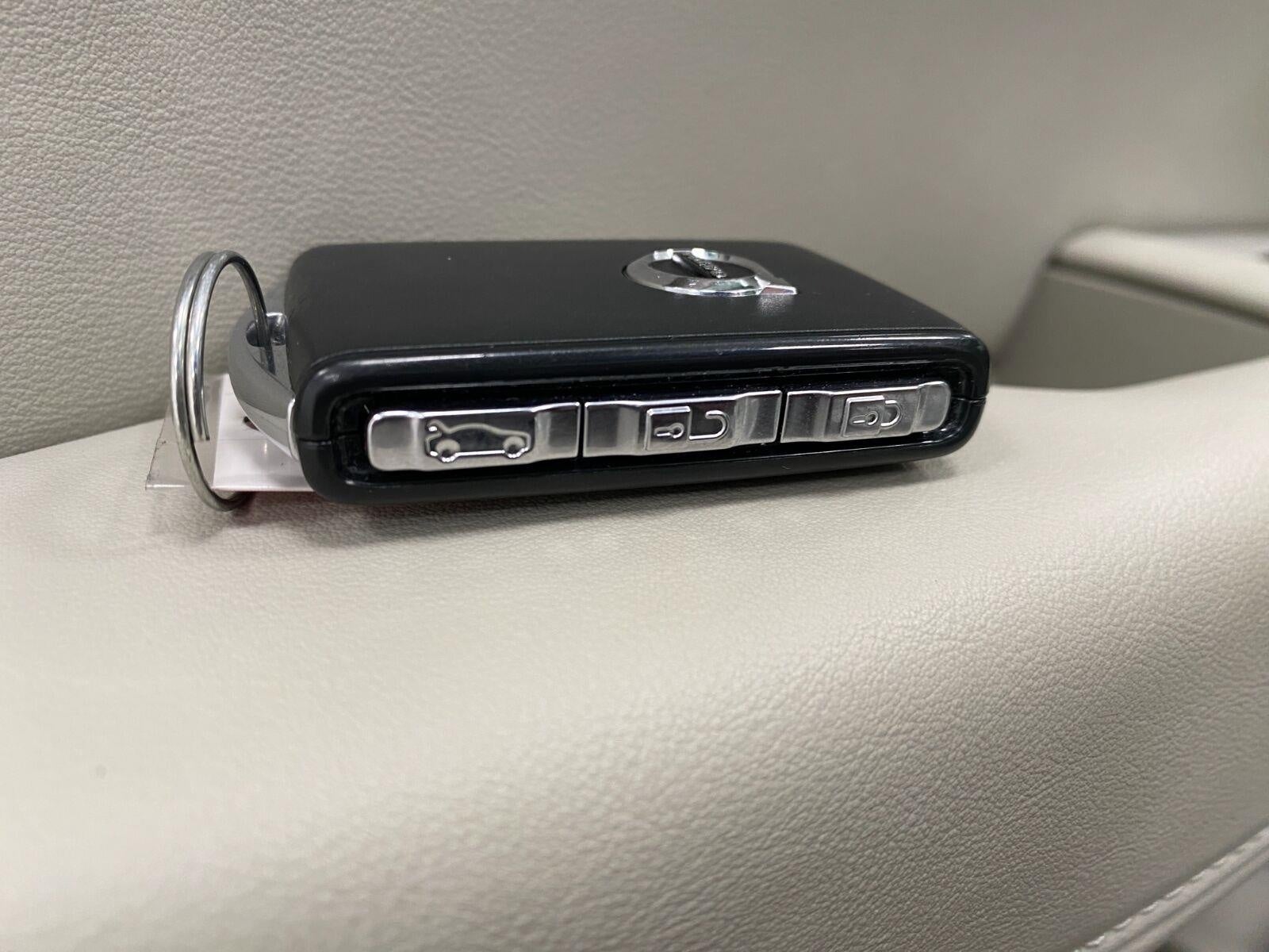 2023 Volvo XC60 B5 AWD Plus Dark Theme