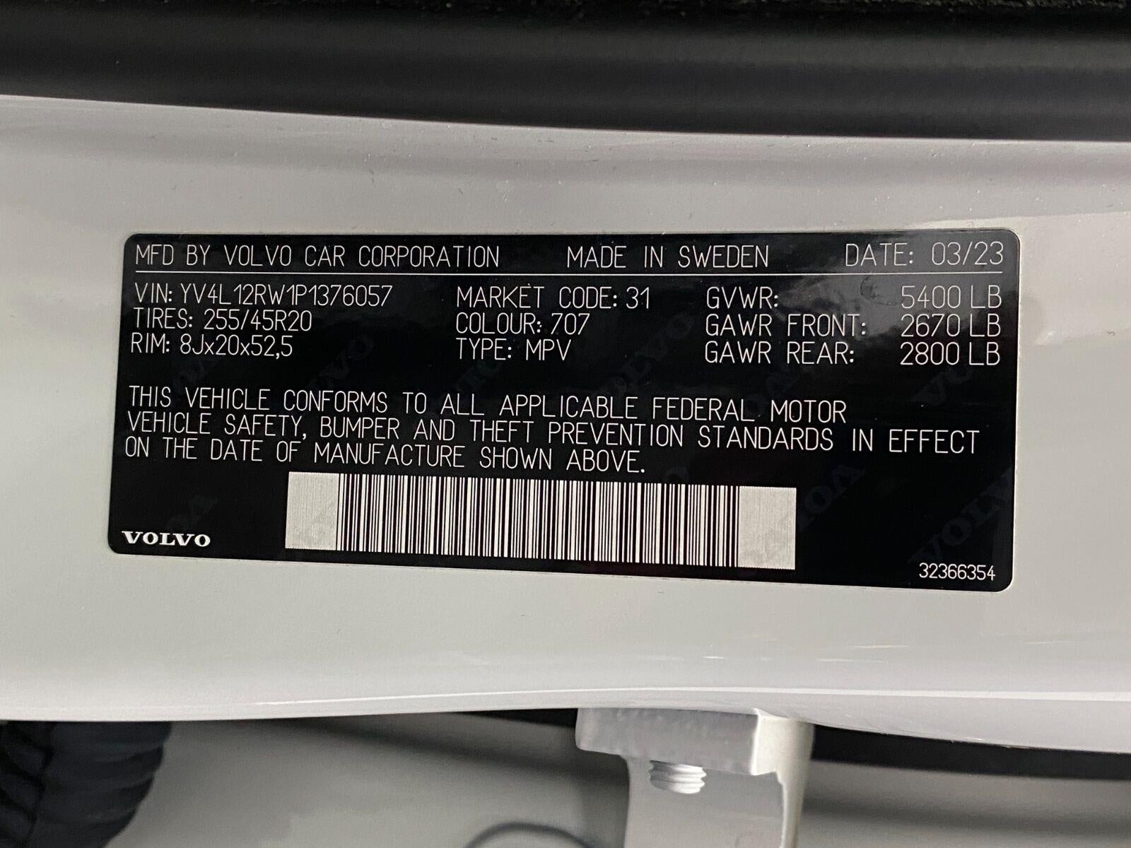 2023 Volvo XC60 B5 AWD Plus Dark Theme