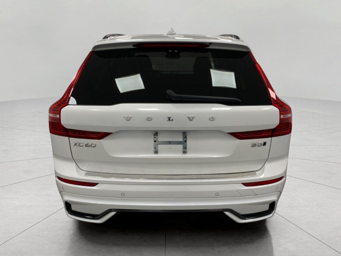 2023 Volvo XC60 B5 AWD Plus Dark Theme