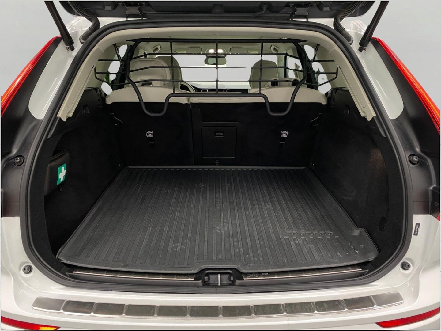 2023 Volvo XC60 B5 AWD Plus Dark Theme