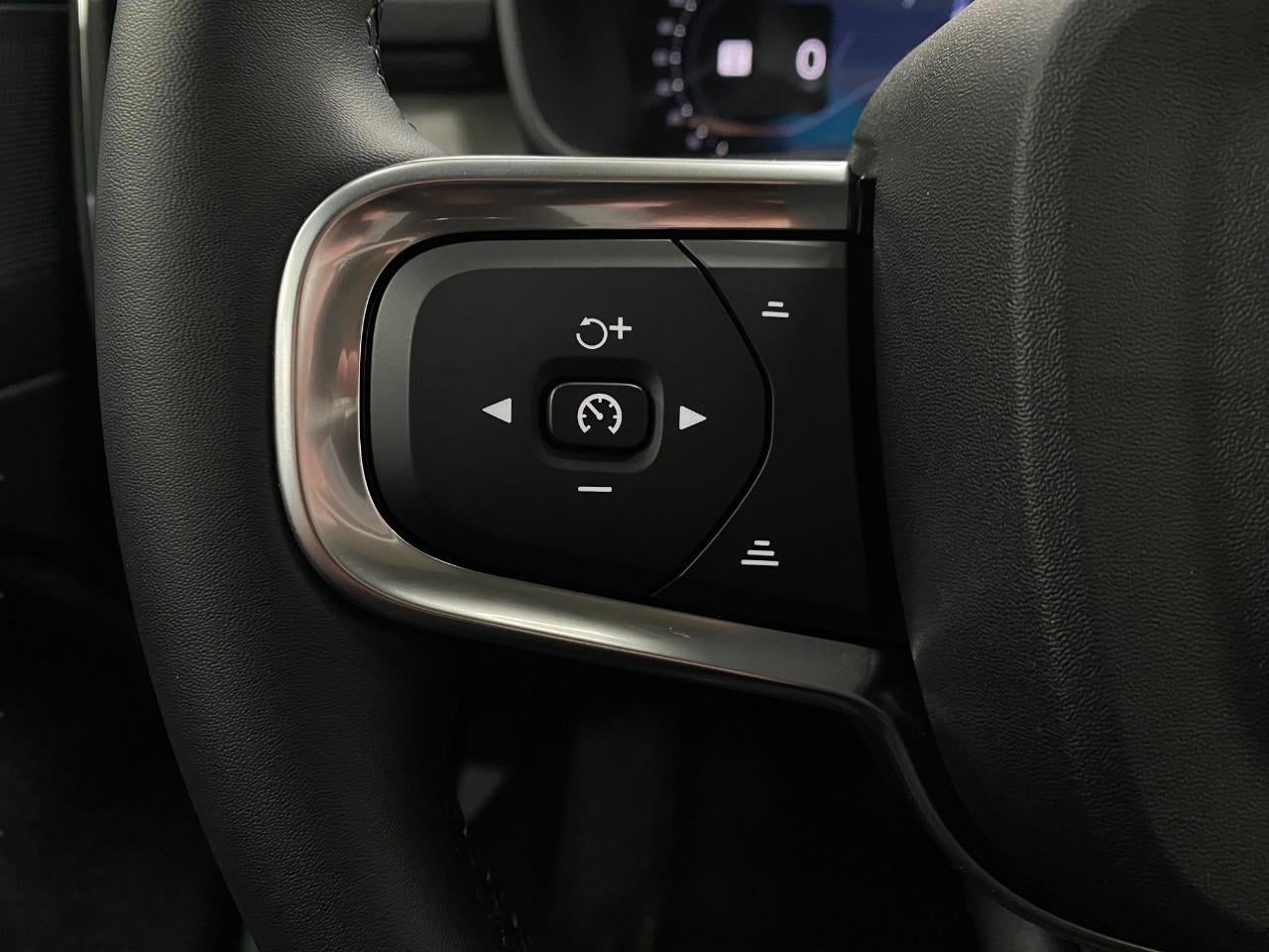 2026 Volvo XC40 B5 AWD Plus