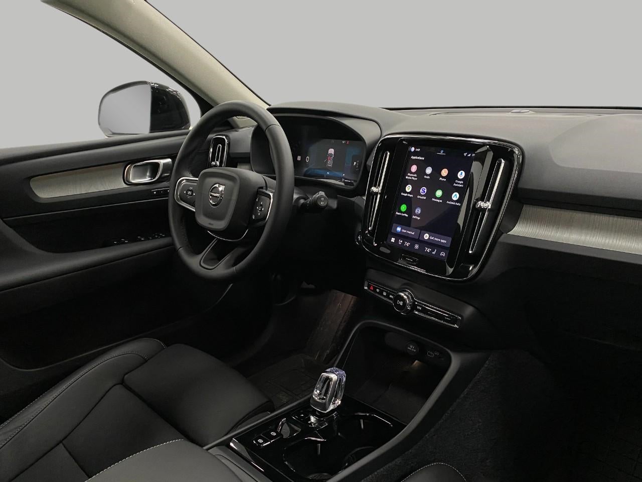 2026 Volvo XC40 B5 AWD Plus