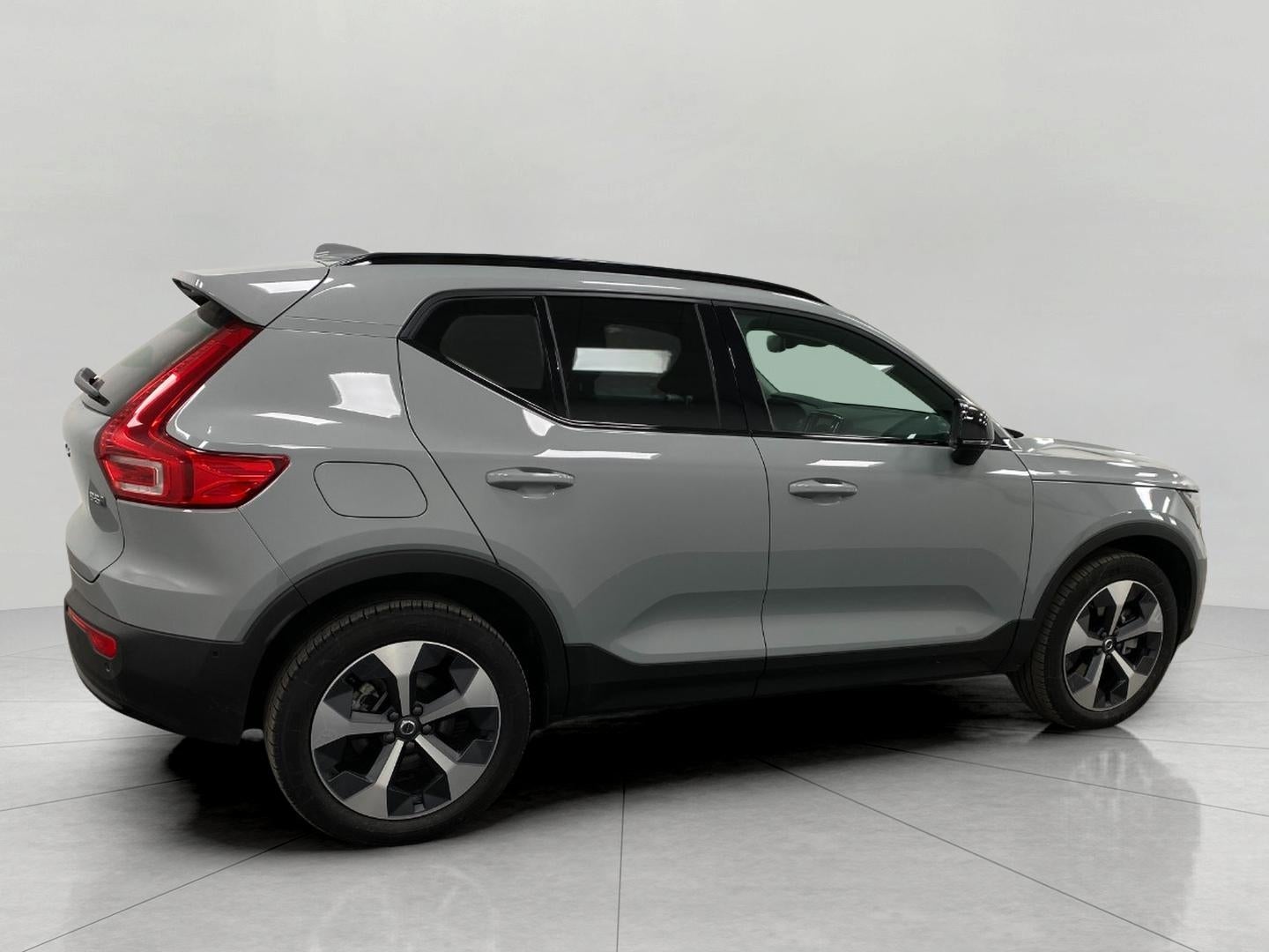 2026 Volvo XC40 B5 AWD Plus