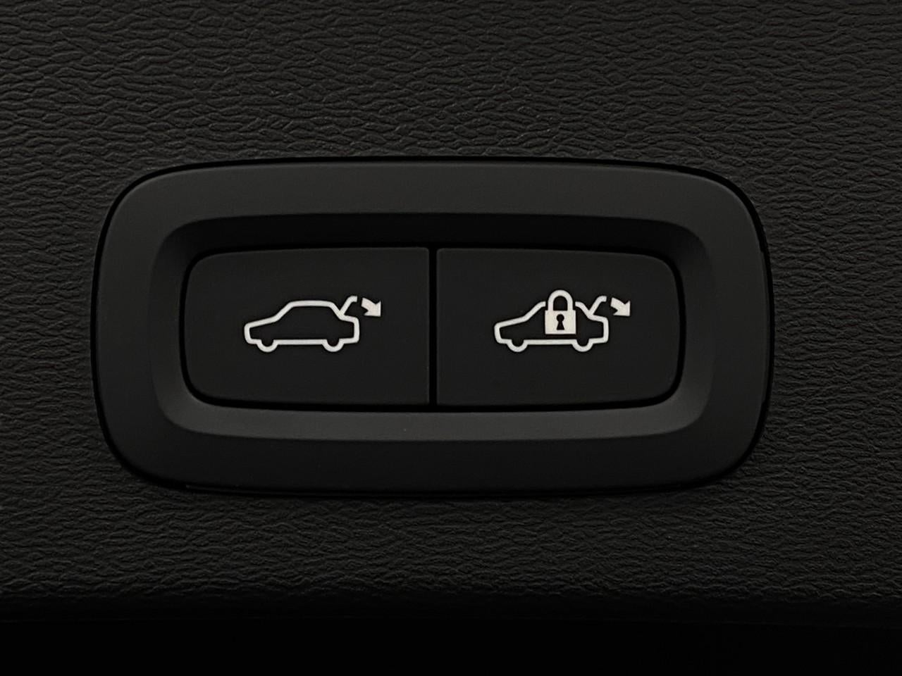 2026 Volvo XC40 B5 AWD Plus