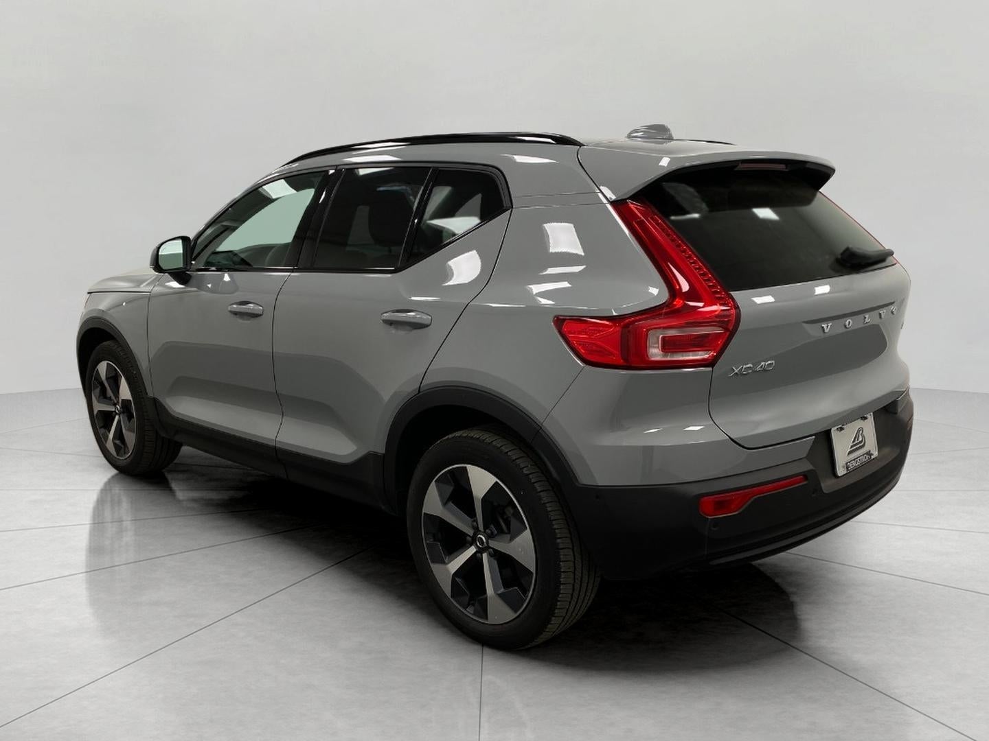 2026 Volvo XC40 B5 AWD Plus