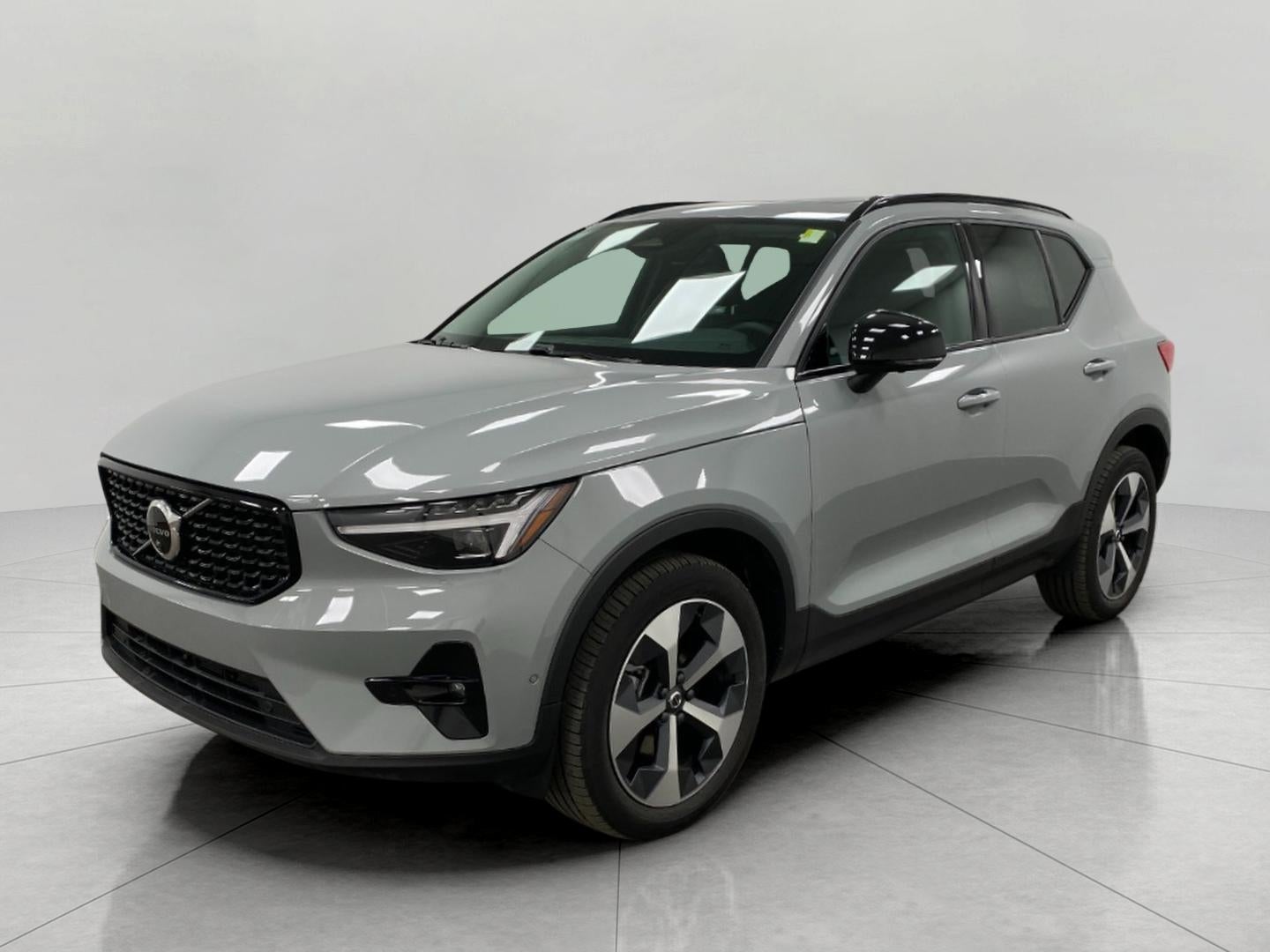 2026 Volvo XC40 B5 AWD Plus