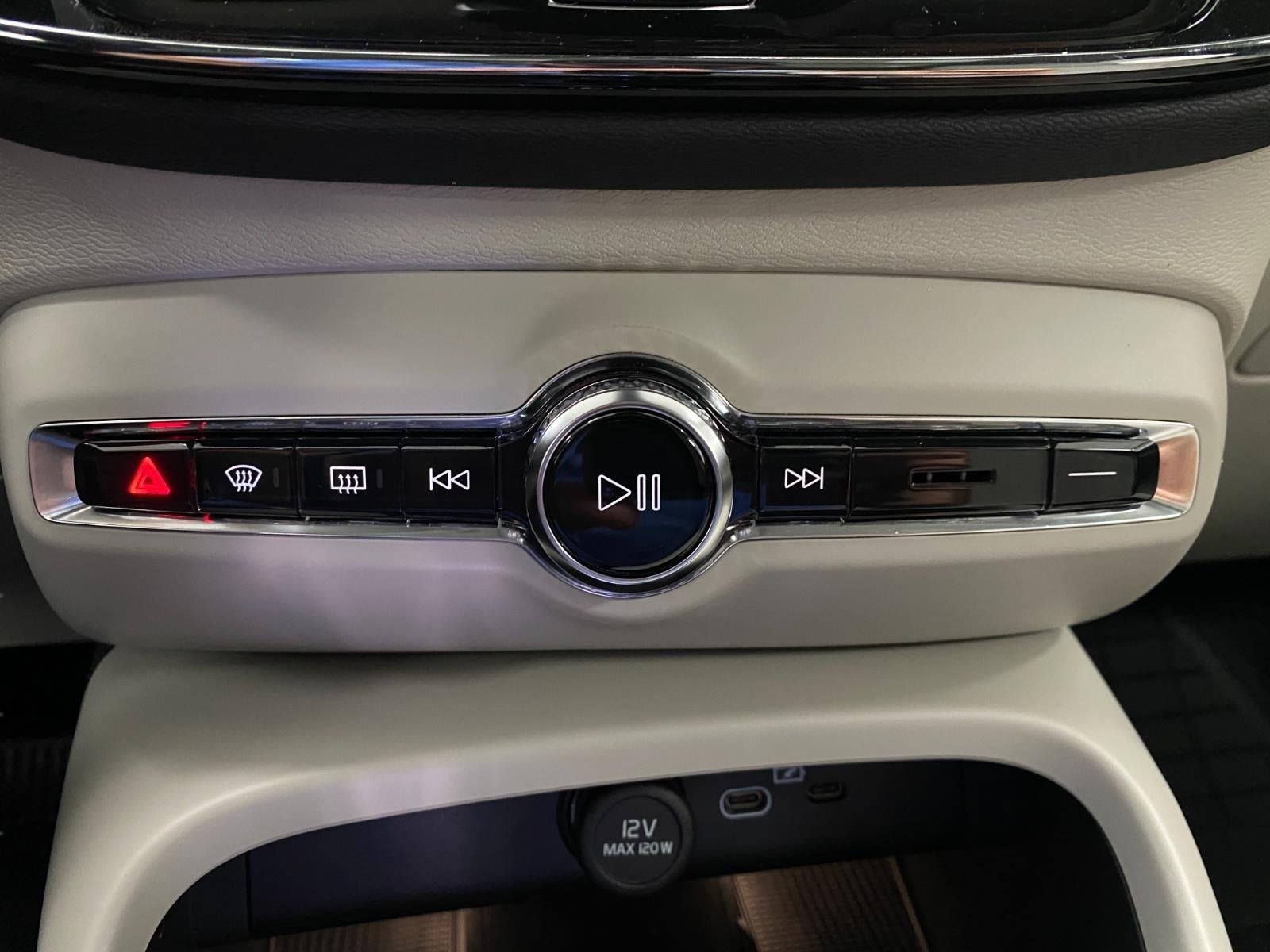 2026 Volvo XC40 B5 AWD Ultra