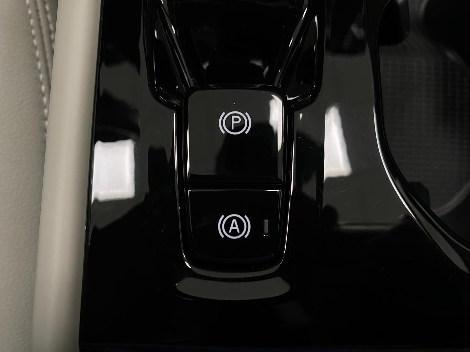 2026 Volvo XC40 B5 AWD Ultra