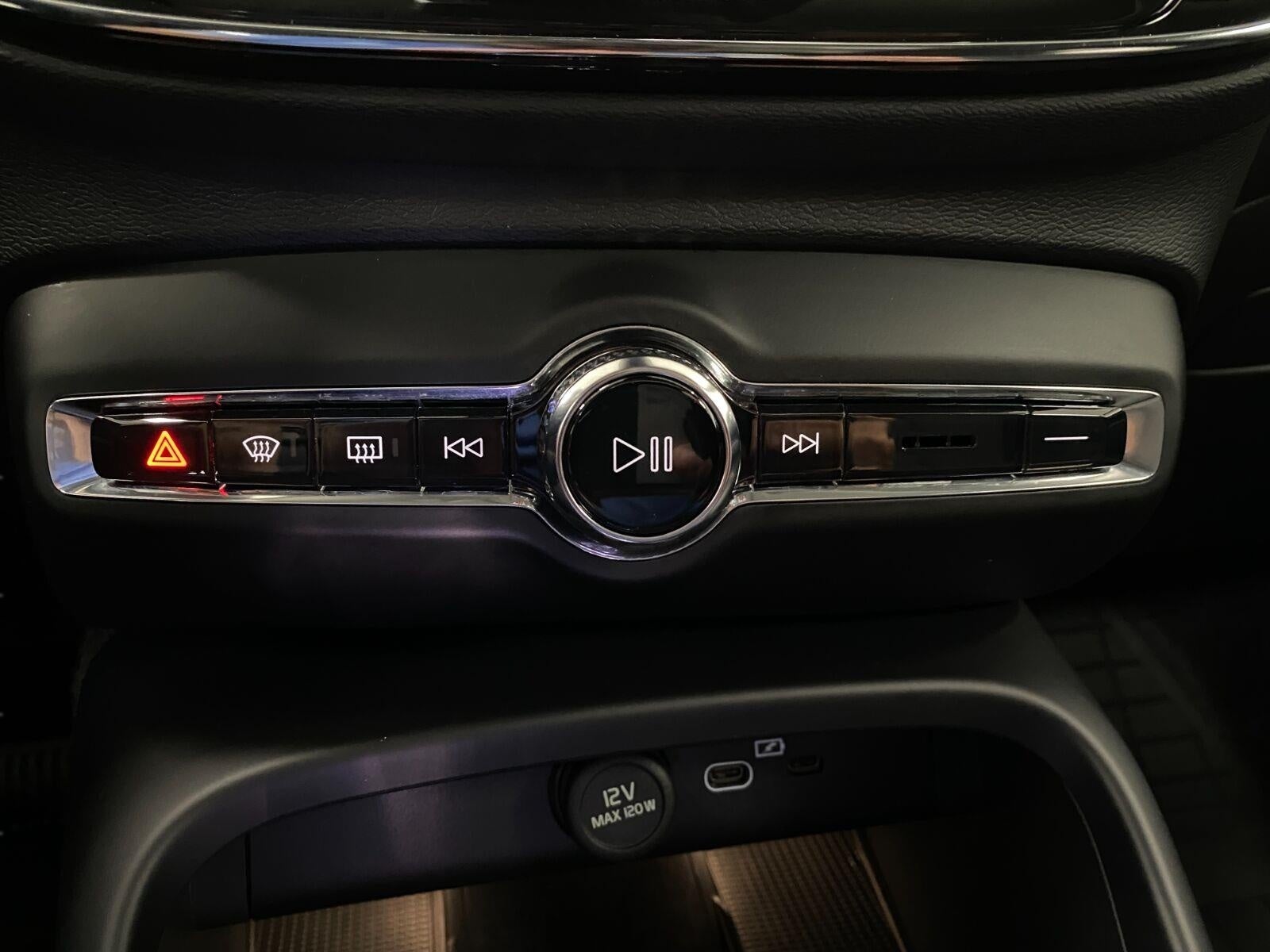 2026 Volvo XC40 B5 AWD Ultra