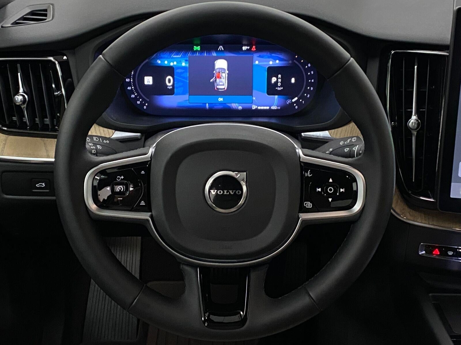 2026 Volvo XC60 Plus - Photo 13
