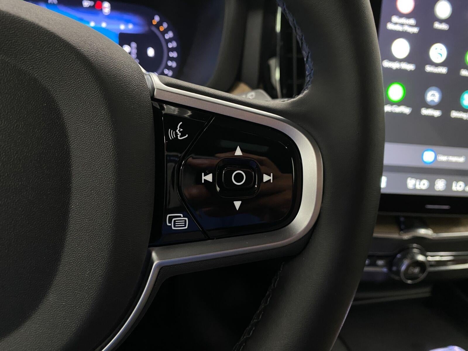 2026 Volvo XC60 Plus - Photo 15