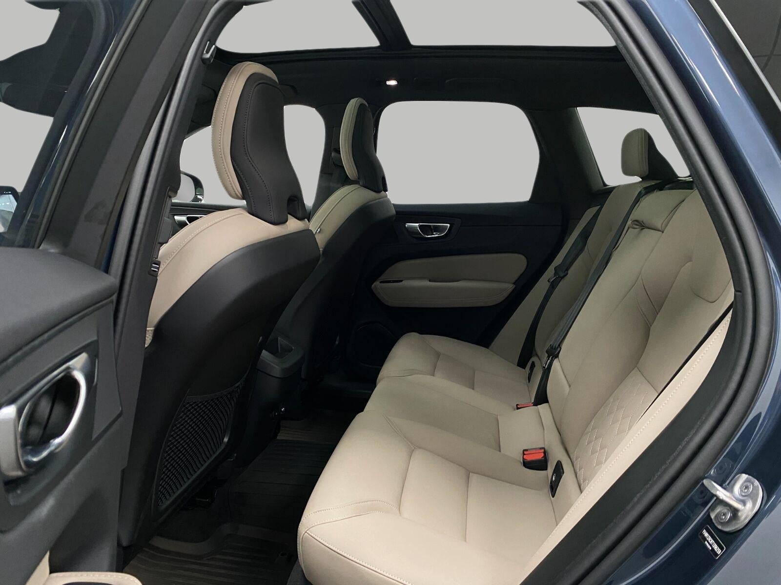 2026 Volvo XC60 Plus - Photo 29