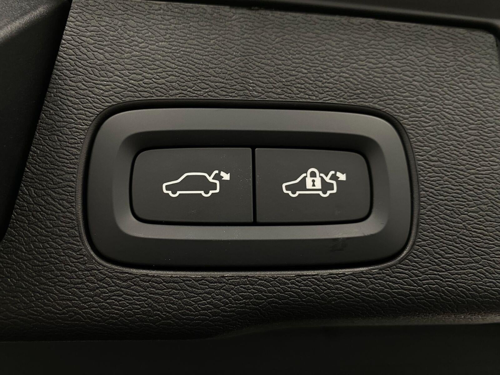 2026 Volvo XC60 Plus - Photo 6